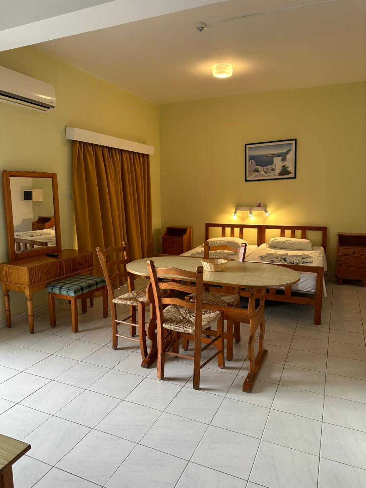 Island Budget Apartments Pafos Zewnętrze zdjęcie